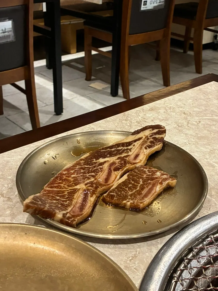 Pedido de sirloin de ternera coreana y LA galbi