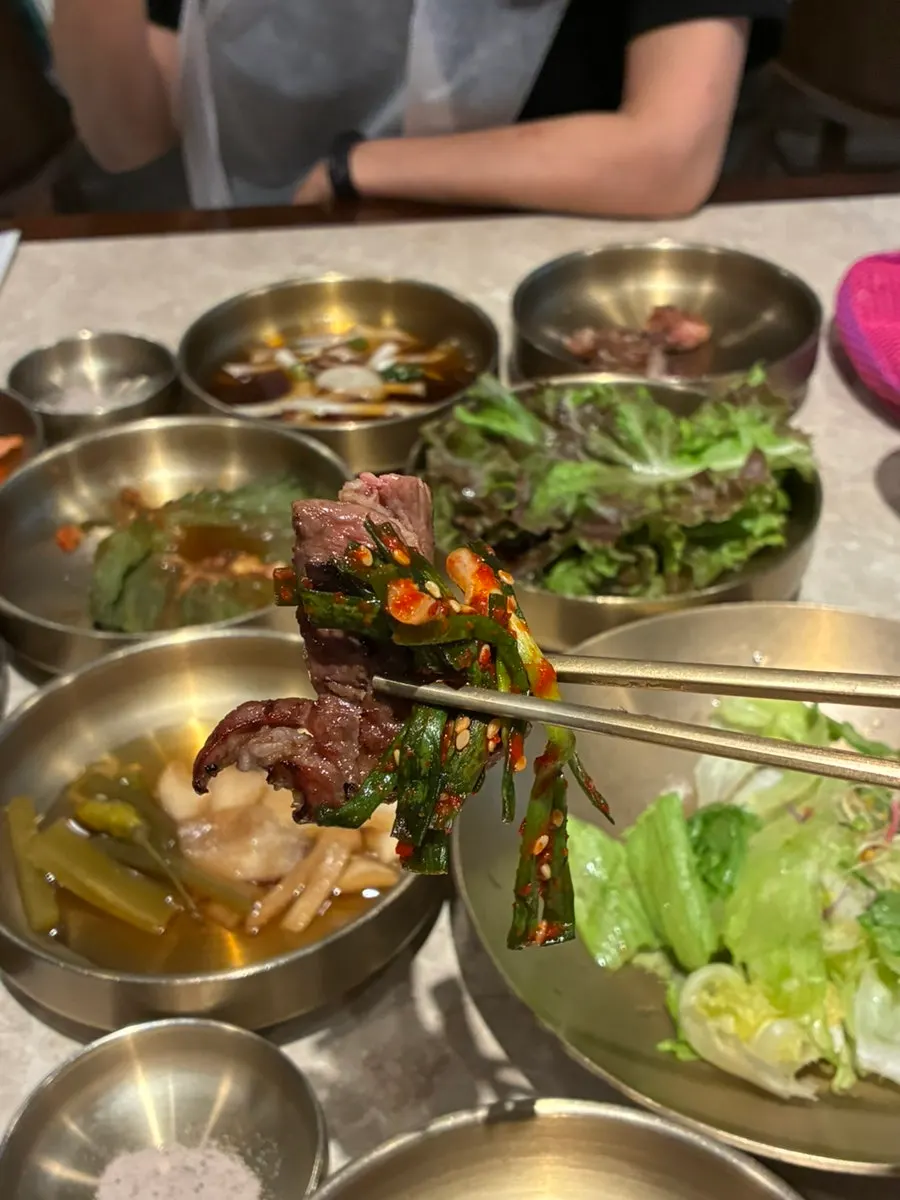 Sirloin de ternera coreana con guarniciones