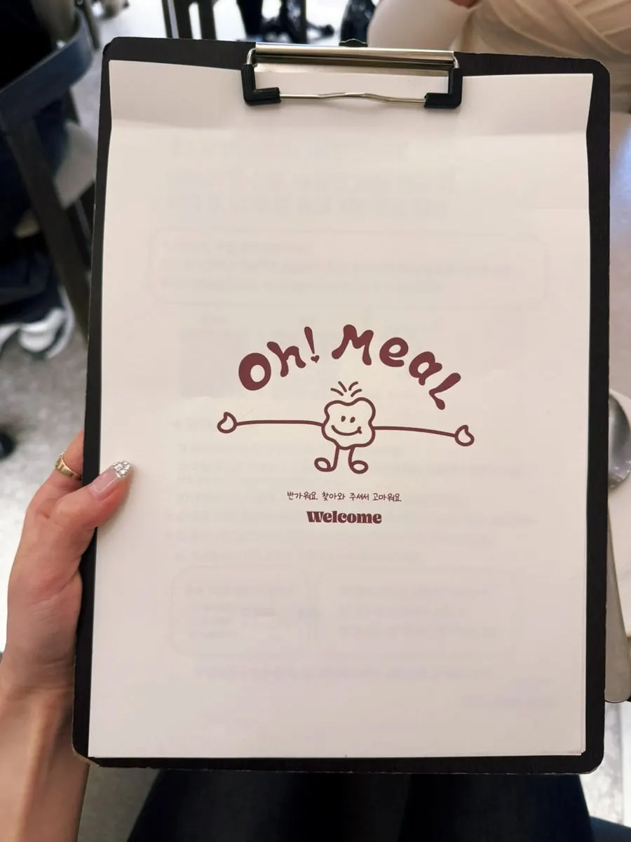 오밀 홍대 메뉴판 파스타와 오므라이스