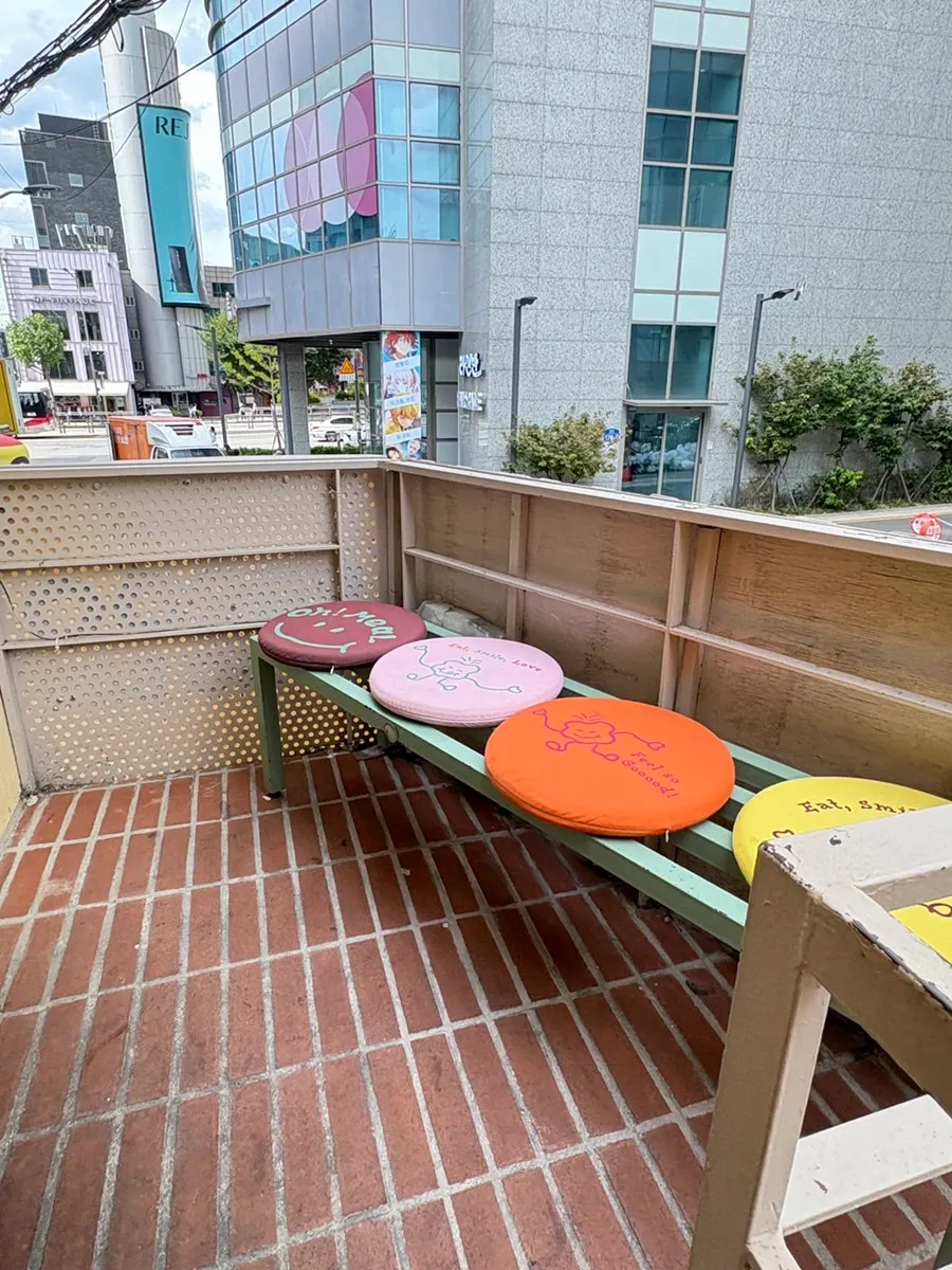Entrance to Omil Hongdae on the Yanghwa-ro alley