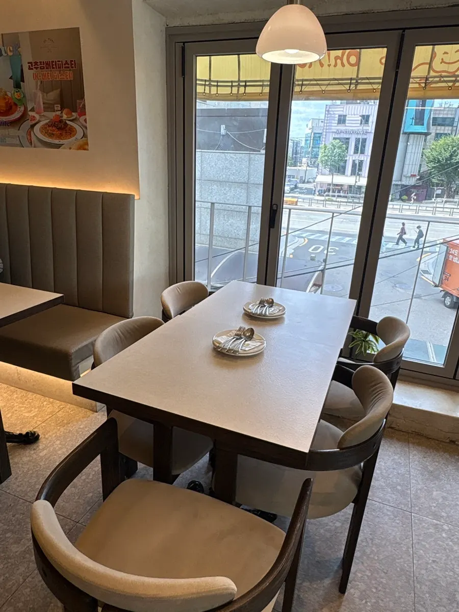 Cutely decorated waiting area at Omil Hongdae