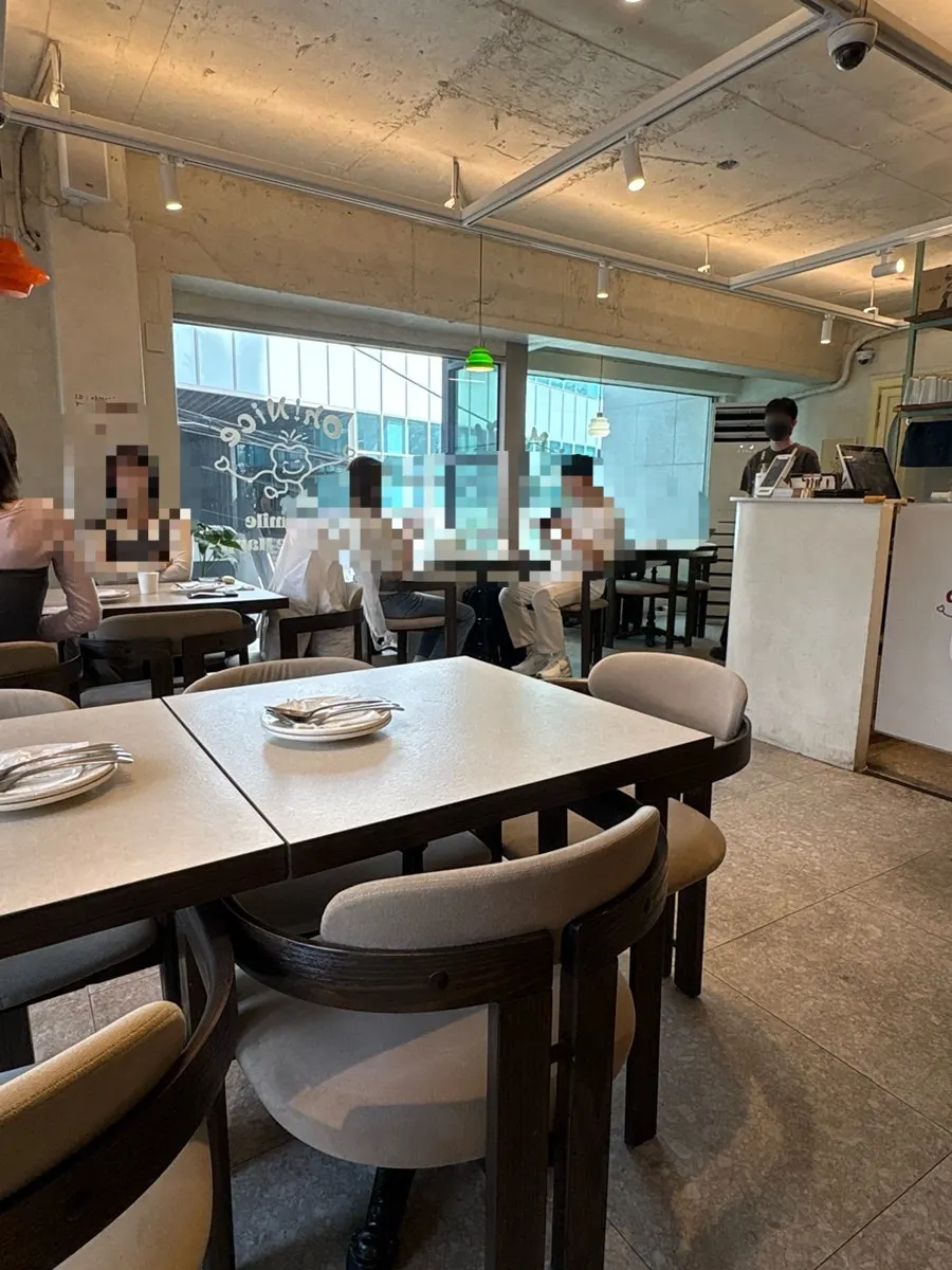 Spacious, clean tables inside Omil Hongdae