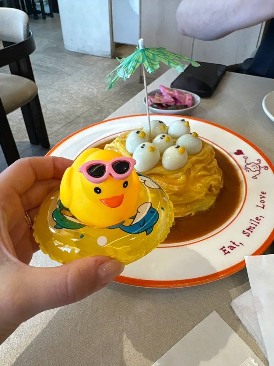 The rubber duck figure and mini tube given as a take-home gift