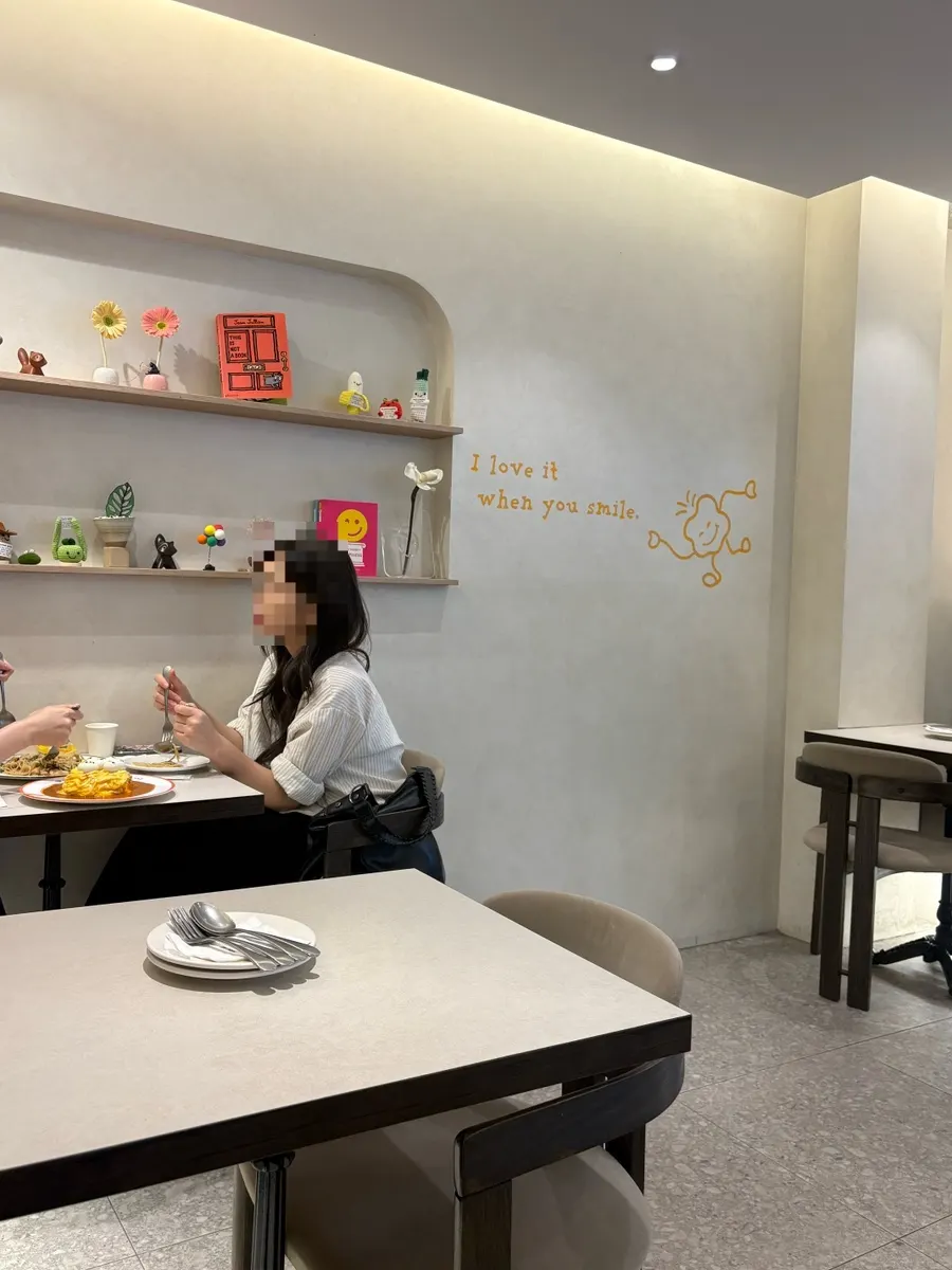 Waitlist reception area at Omil Hongdae