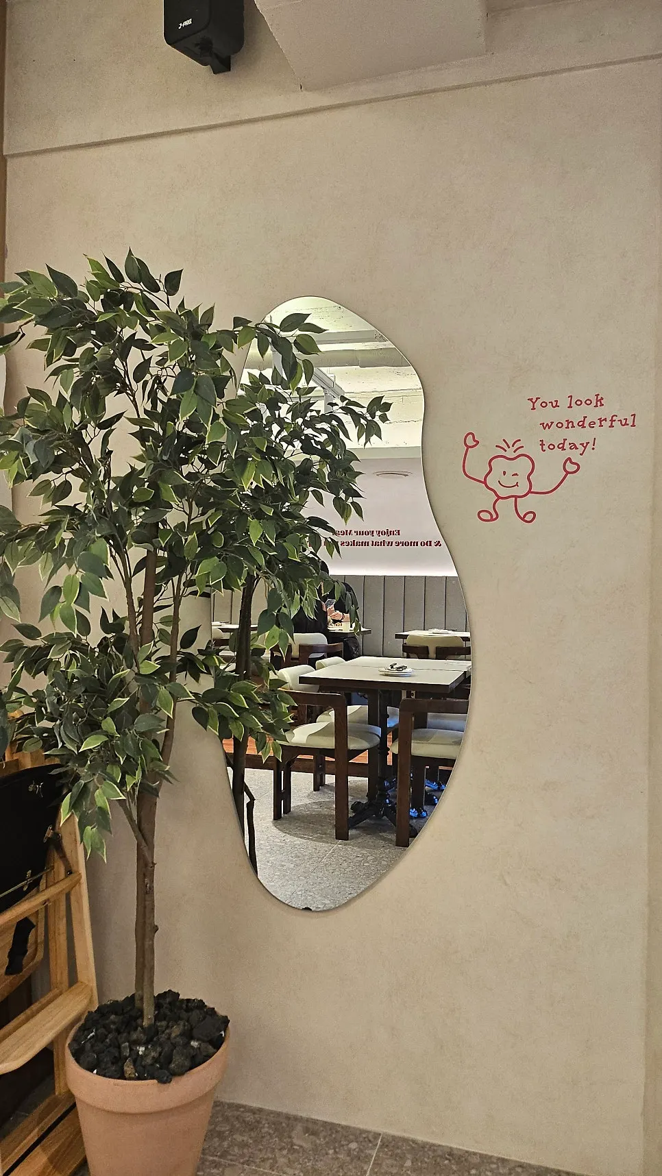 擺放小裝飾品的Omil店內
