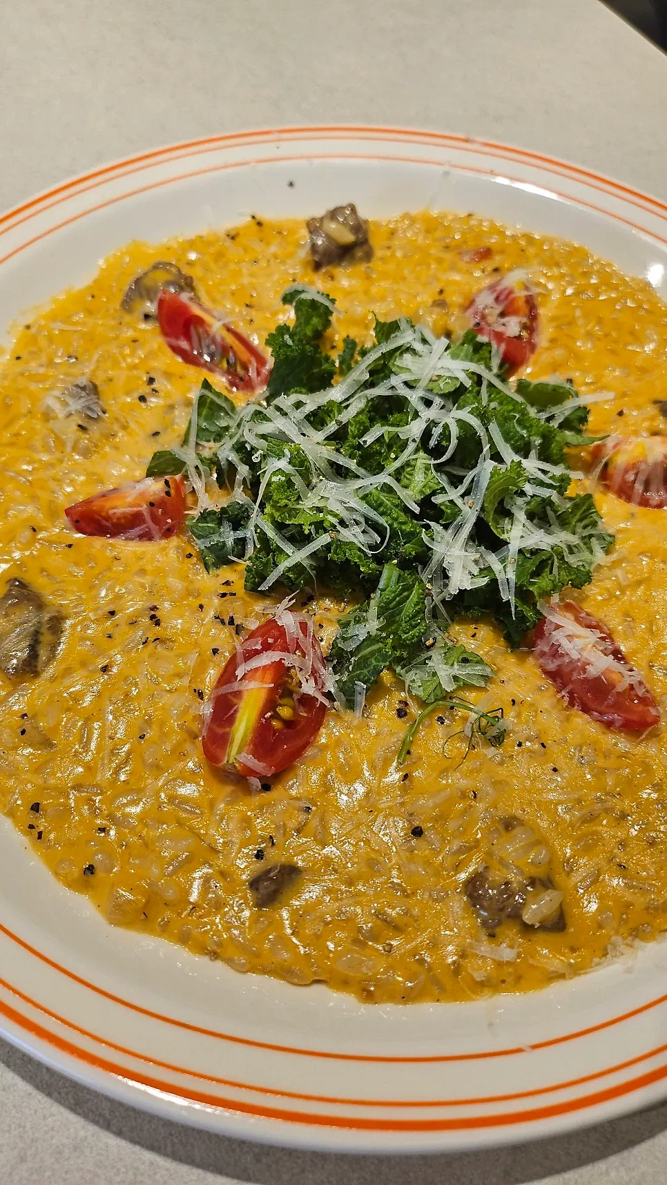 用辣香油拌炒的部位肉辣燉飯