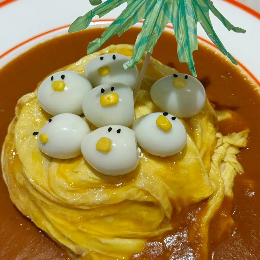 Rubber duck omurice served with sauce