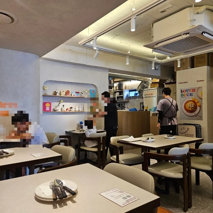 Clean interior of Omil Hyehwa Daehangno