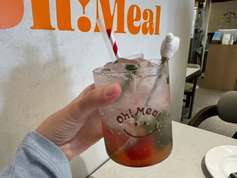 오! 바질 토마토 에이드 한 잔