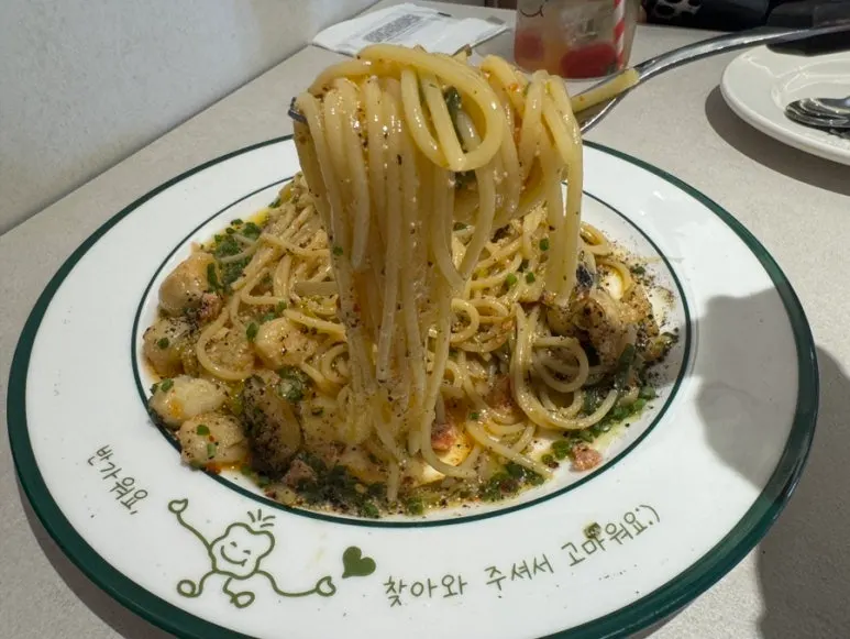 오일이 넉넉한 명란 오일 파스타 면 클로즈업