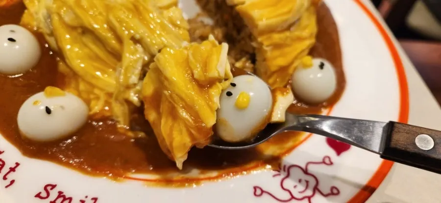 Cross-section of the omurice showing egg sheet and rice