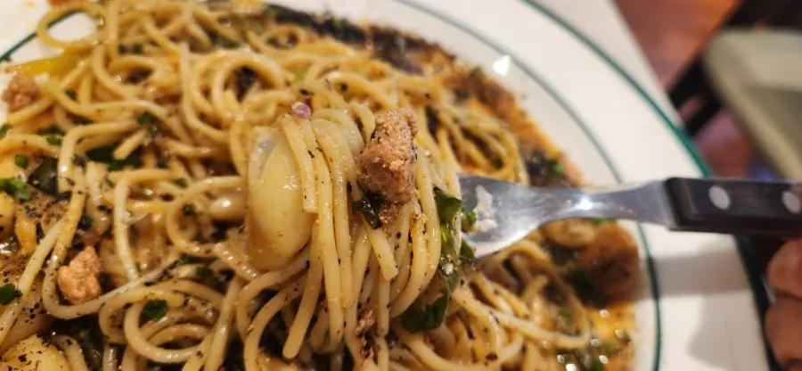 Green vegetable in the spicy pollack roe oil pasta
