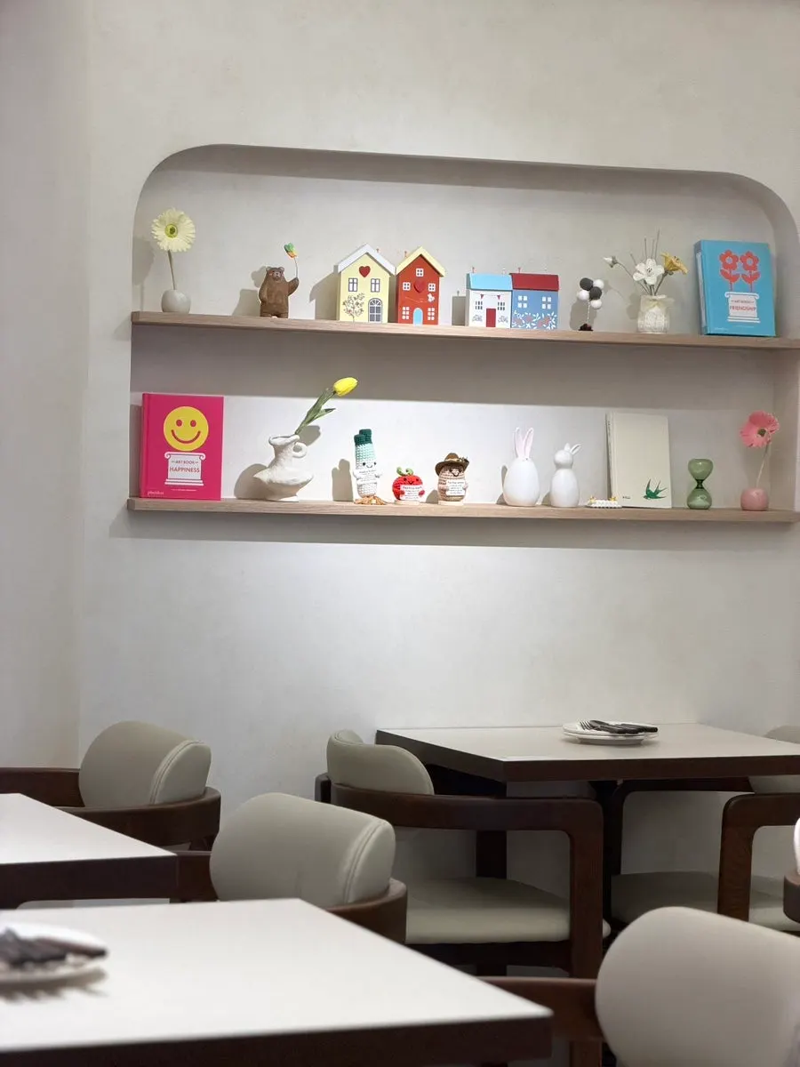 Self-service bar area with water and side dishes