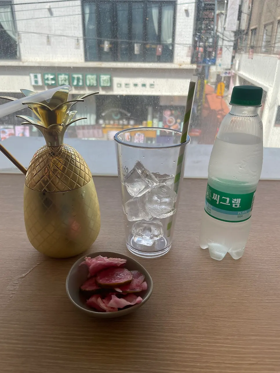 Lunch table with the refreshing ade alongside the food