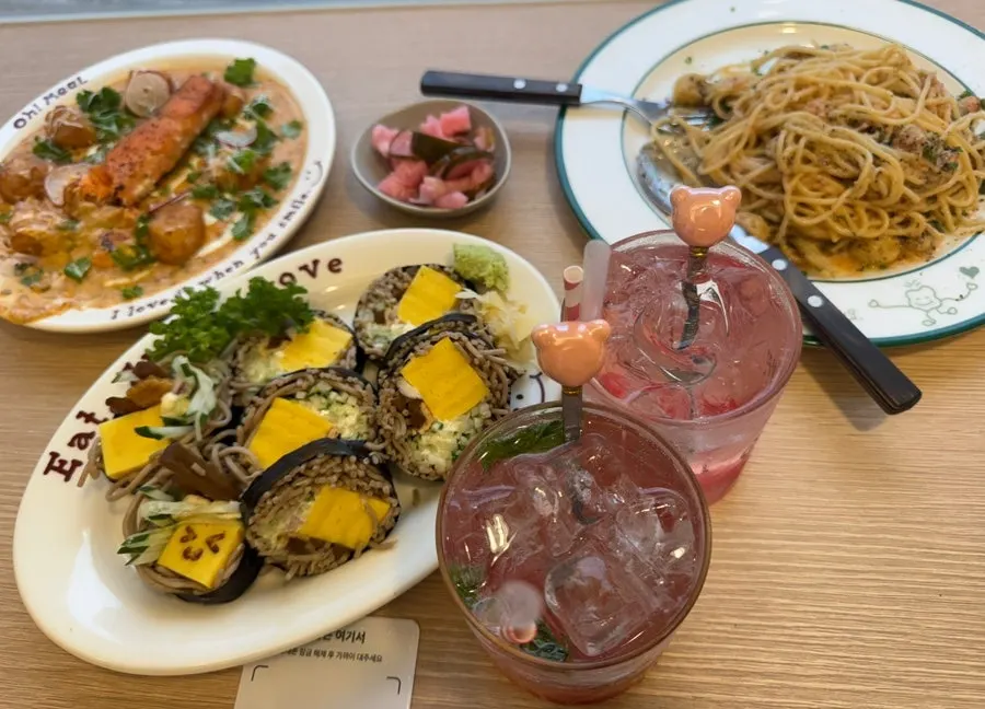Table spread of pasta and gnocchi ordered at Omil