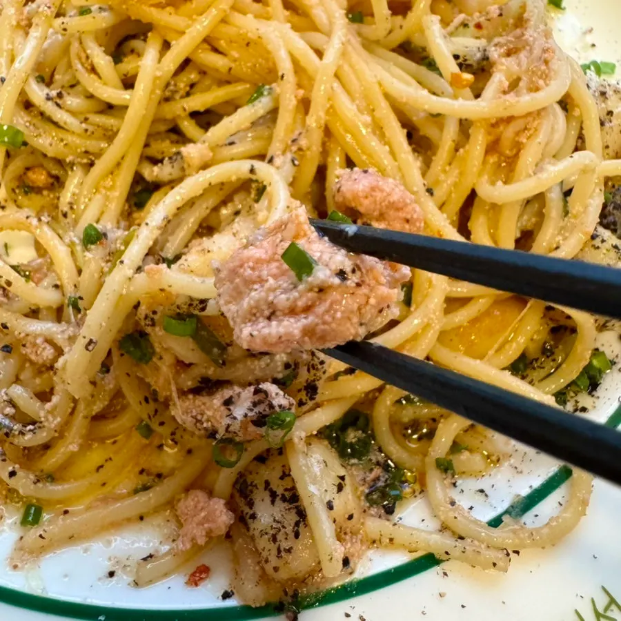 Fork lifting noodles from the spicy cod roe oil pasta