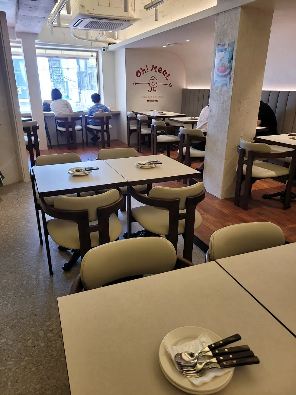 統一されたインテリアの店内