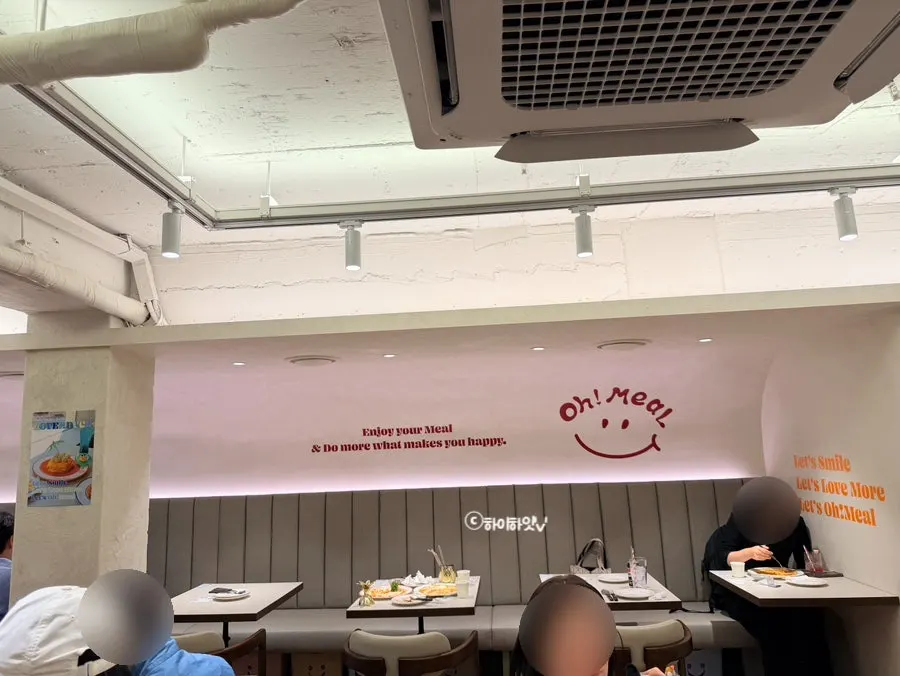 Charmingly decorated interior of Omil