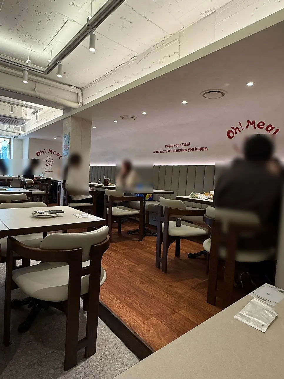 Cute, cozy interior of Omil Hyehwa Daehangno