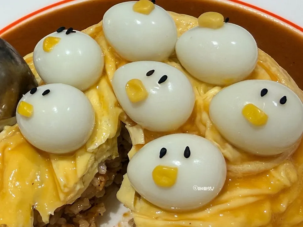 Close-up of the swirled egg on the rubber duck omurice