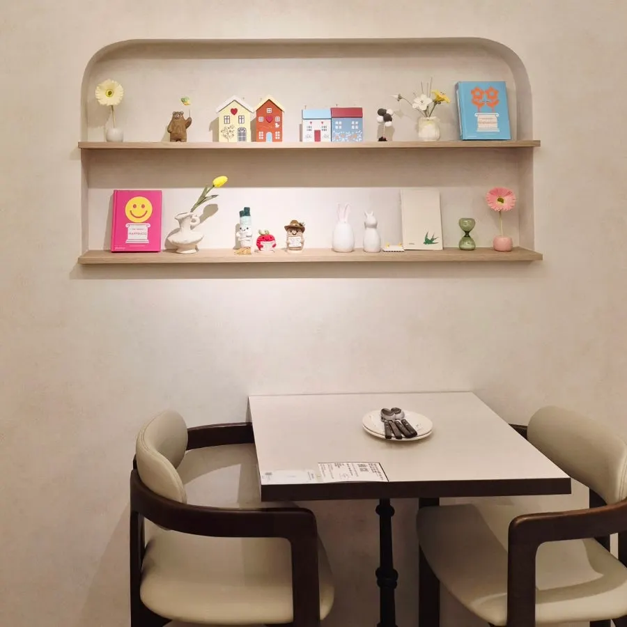 Clean, cozy interior of Omil Hyehwa Daehangno