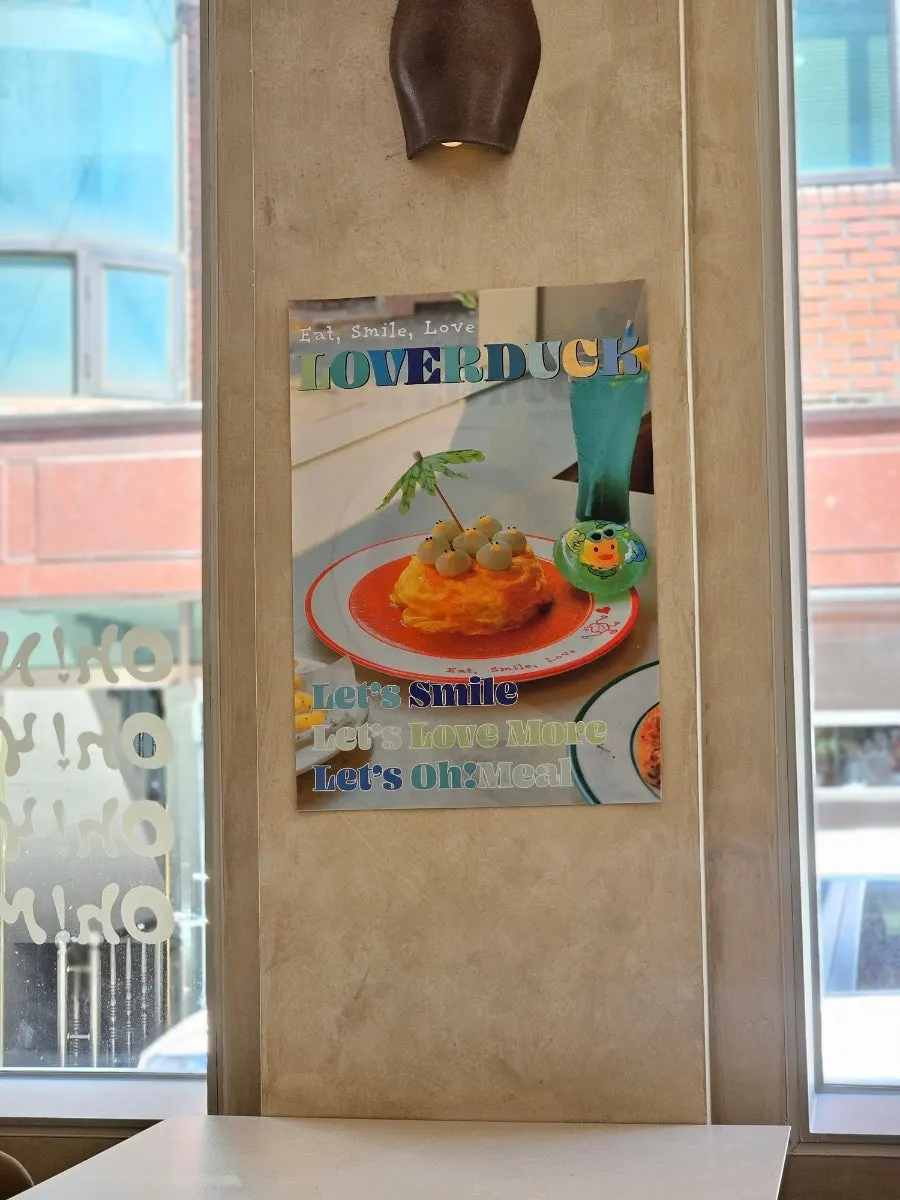 오밀 성수 실내 세로 사진