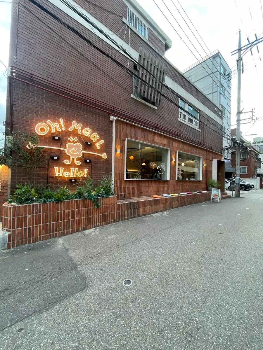 Omurice and pasta ordered at Omil Seongsu