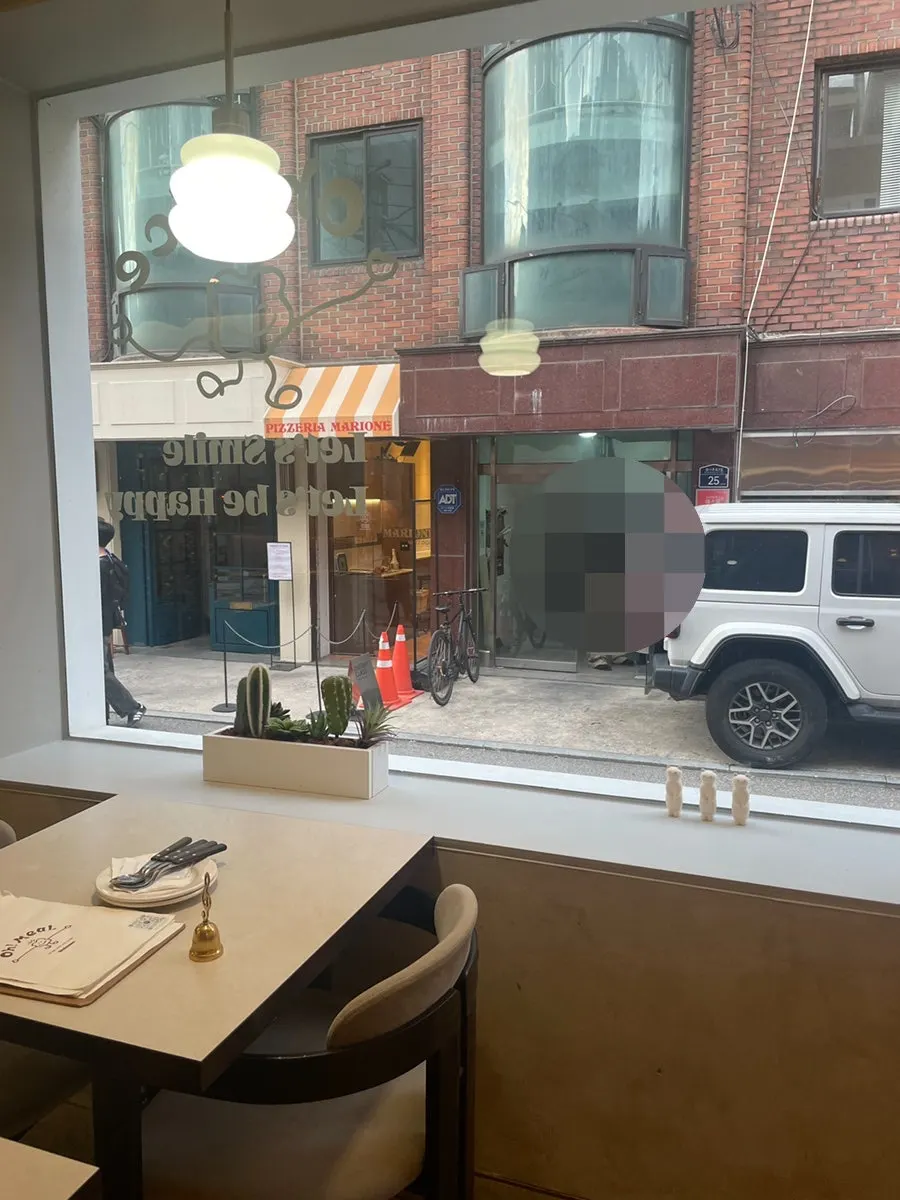 Table setting at Omil Seongsu