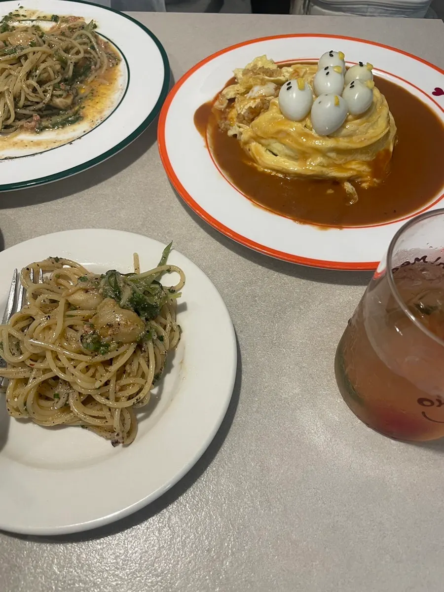 Omil Seongsu's menu listing omurice and pasta