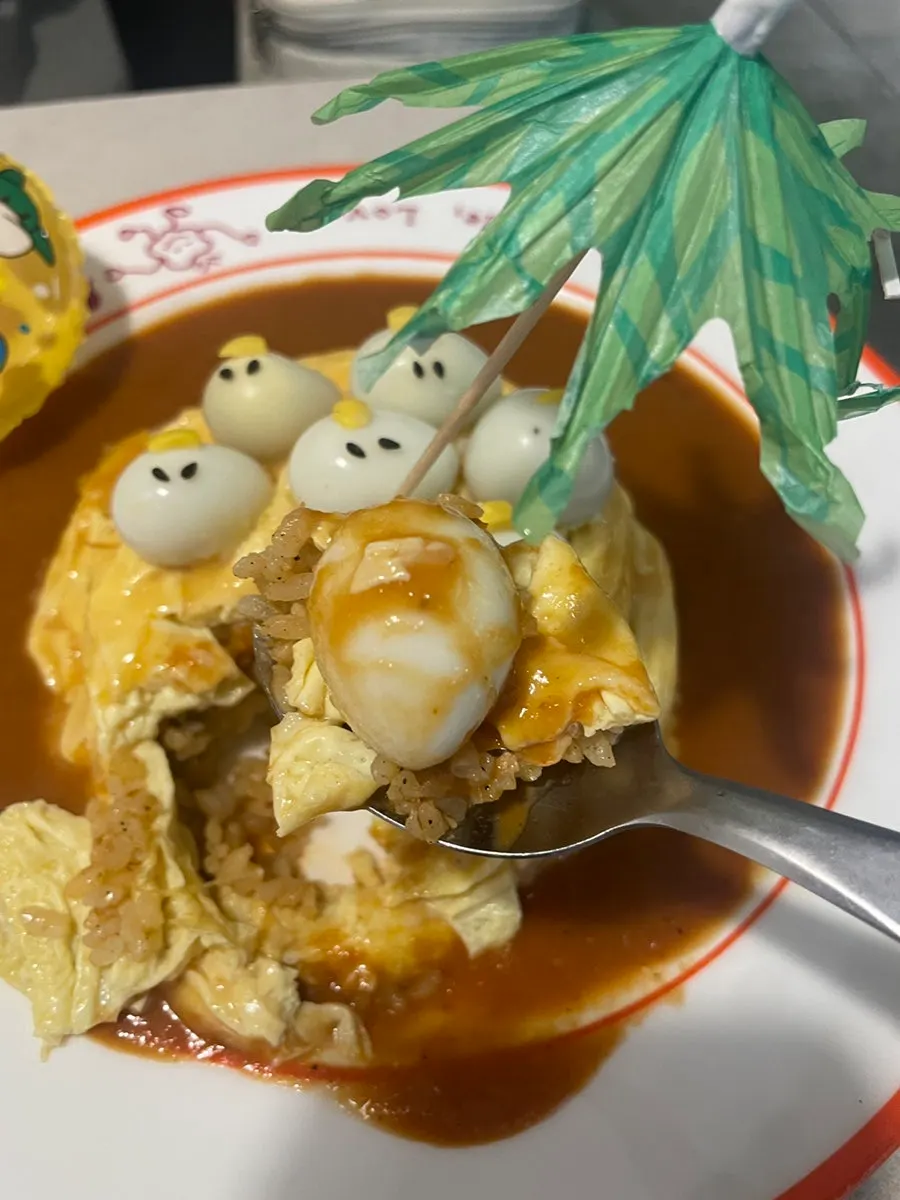 Rubber duck omurice topped with quail-egg ducks