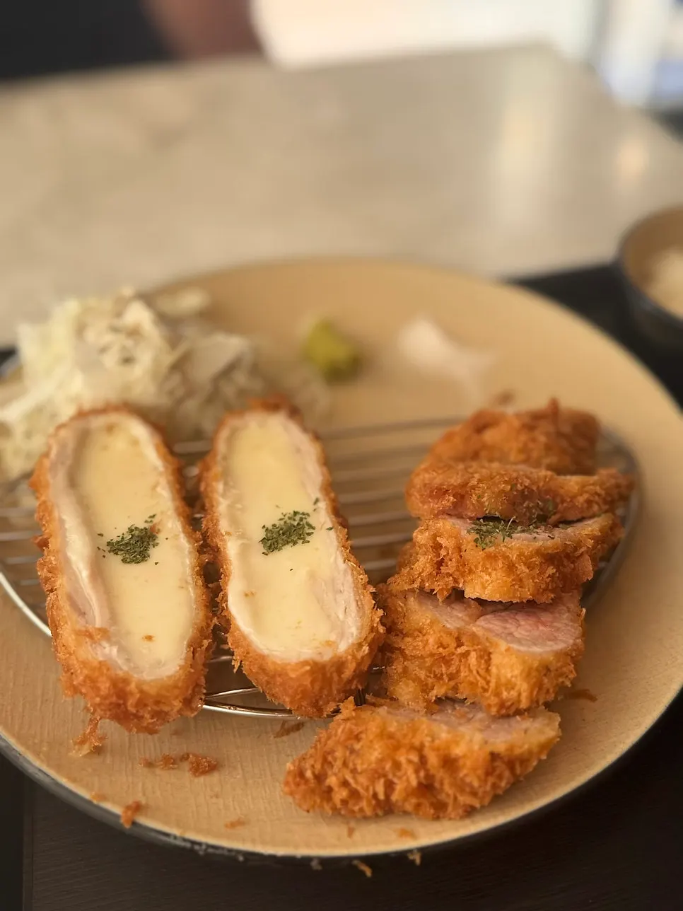 오미카츠 민찌카레라이스세트 상차림