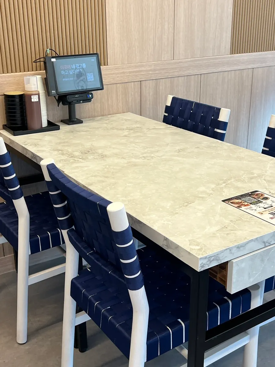 Clean interior of Omi Katsu