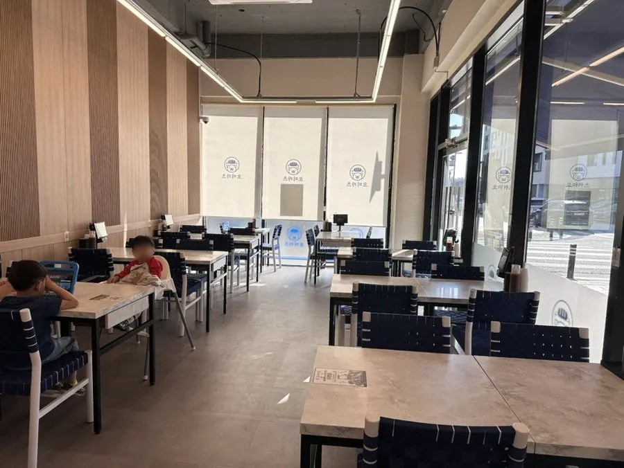 Quiet interior of Omi Katsu right after break time