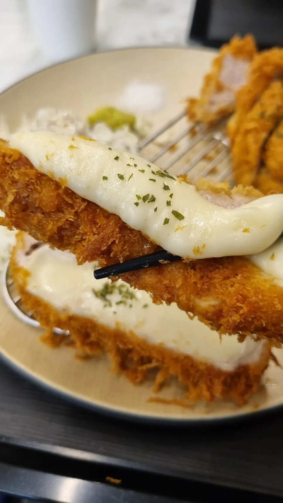 치즈가 흘러내리는 오미카츠 치즈카츠