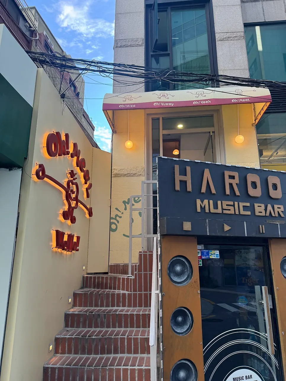 Entrance leading up to the 2nd floor of Omil Hongdae