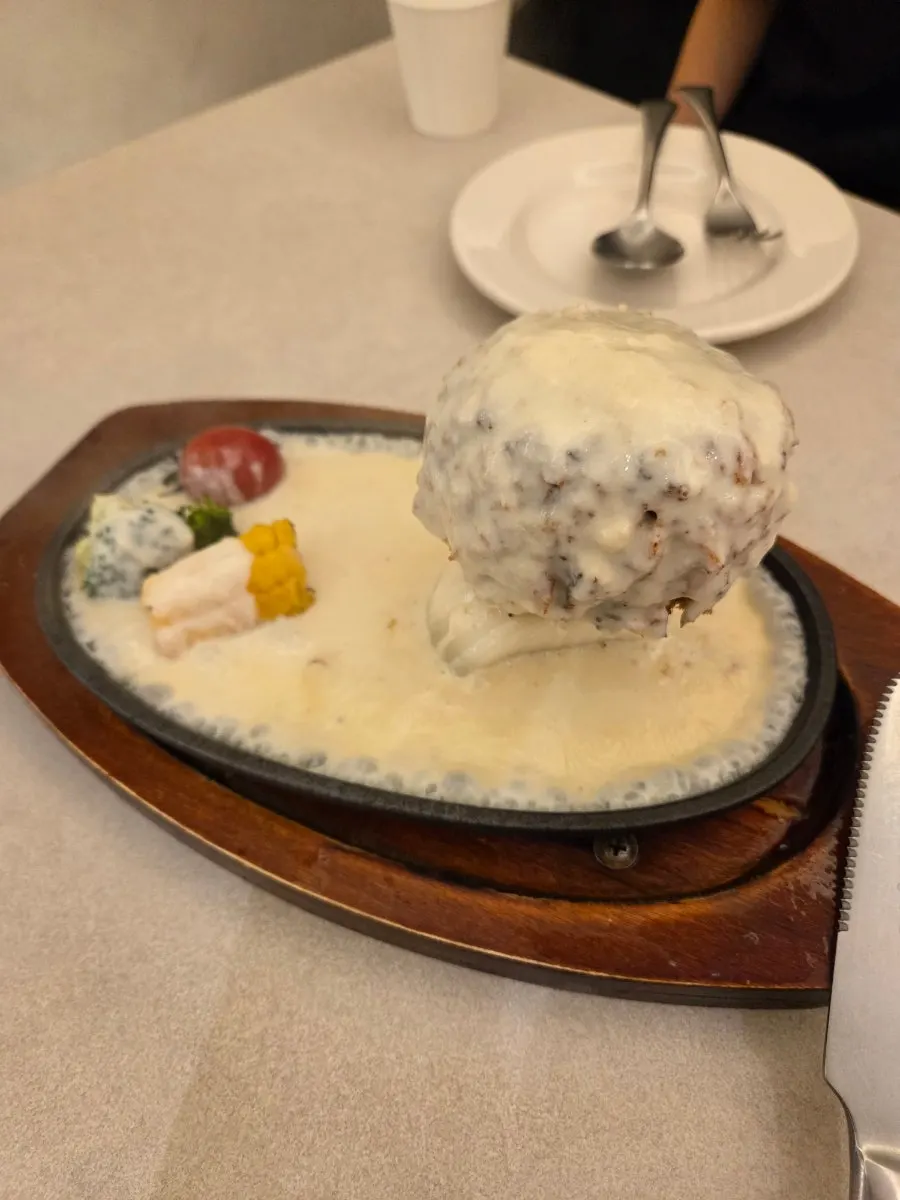 치즈를 부은 지글지글 철판치즈카츠