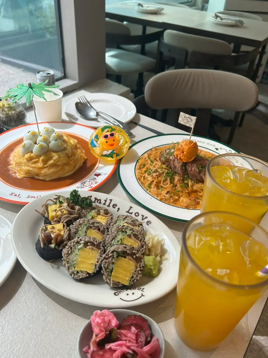 오밀 홍대 매장 내부와 마무리 사진