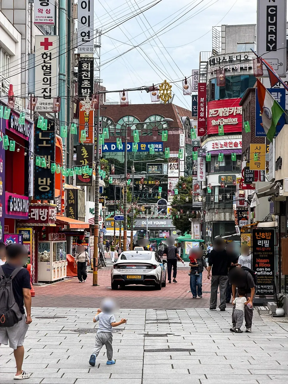 The main strip near Hyehwa Station Exit 4