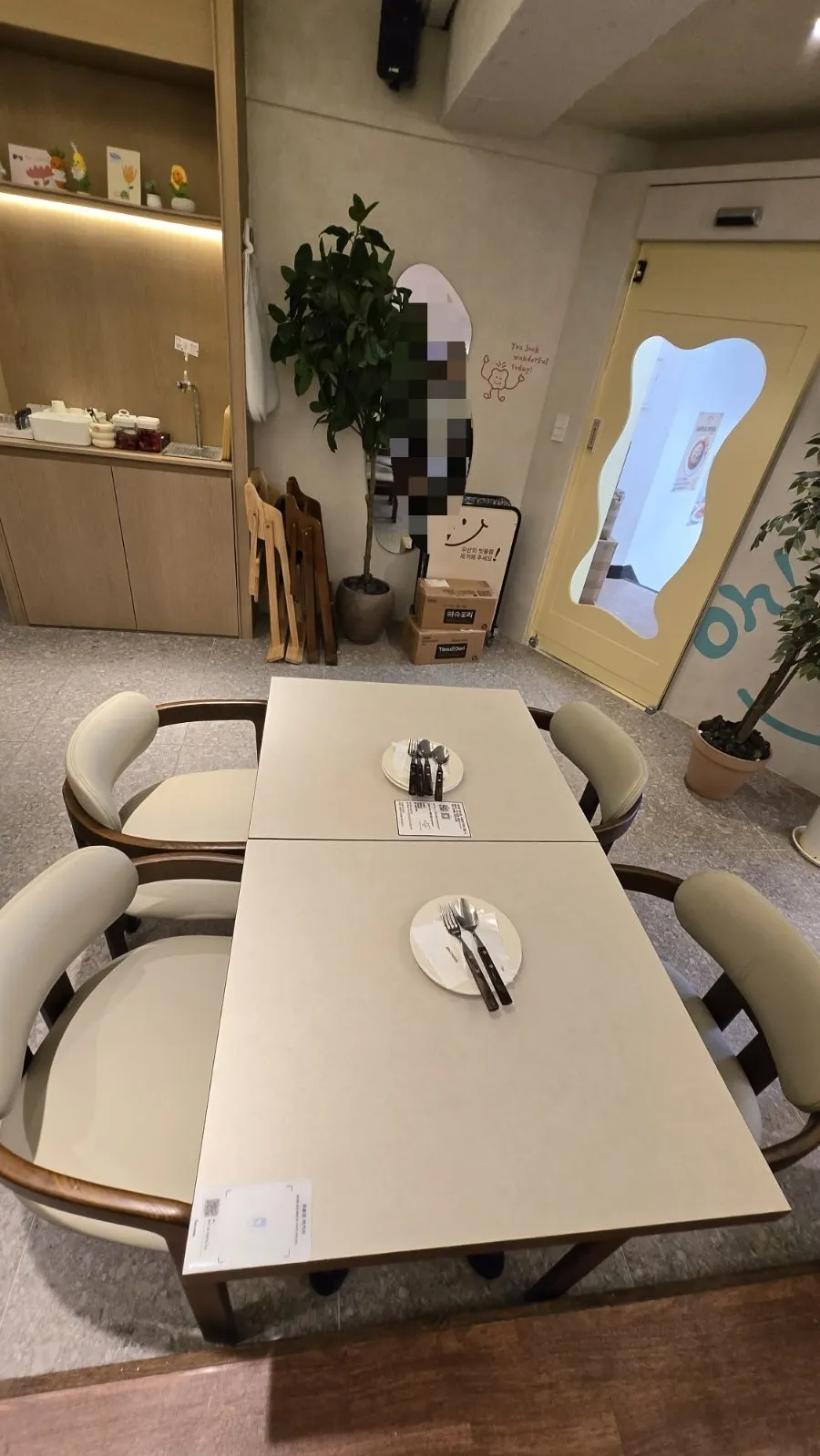 주말 오후 대기 명단 작성하는 오밀 혜화 대학로점 입구