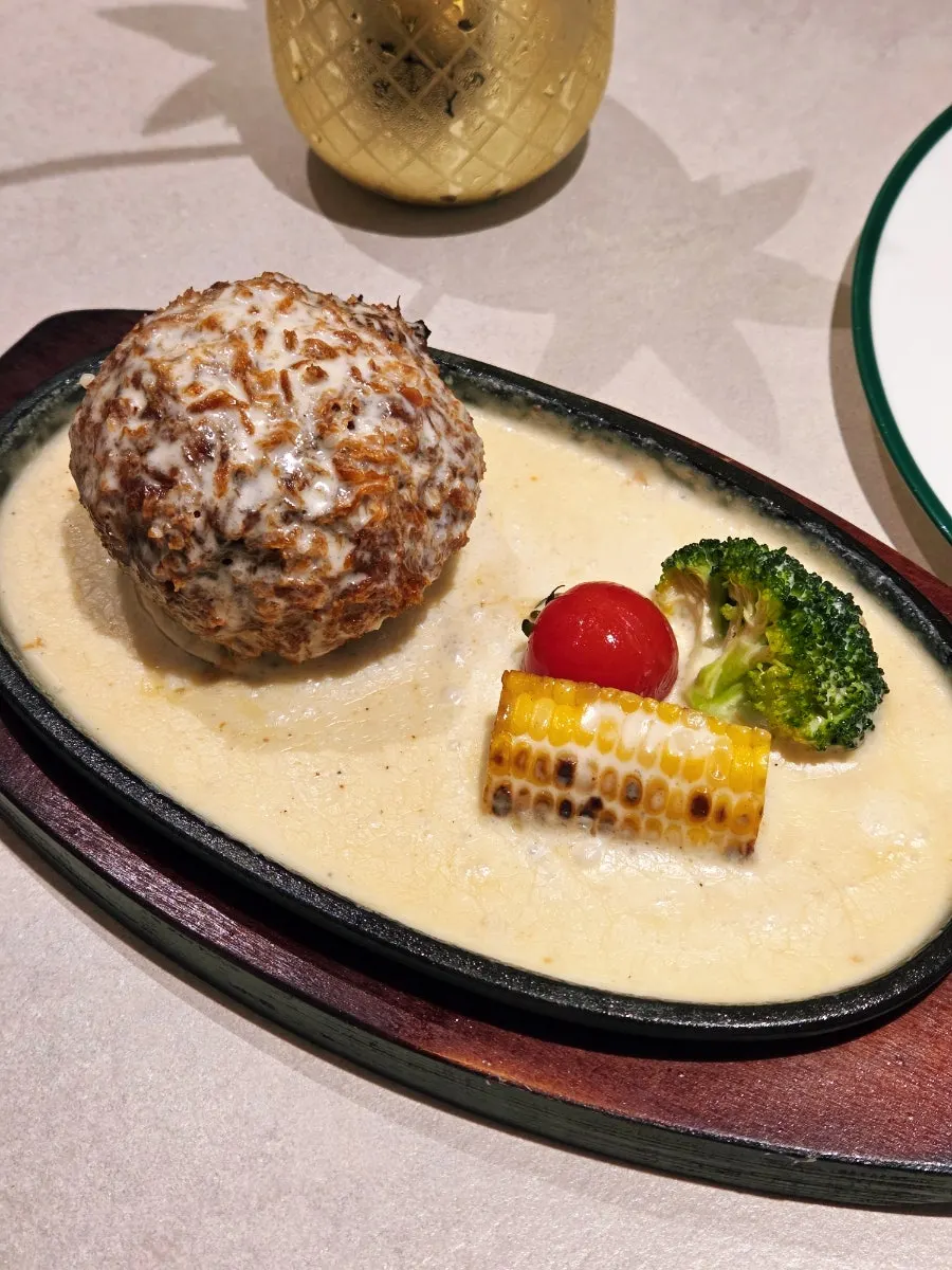 The thick, round hot plate cheese katsu