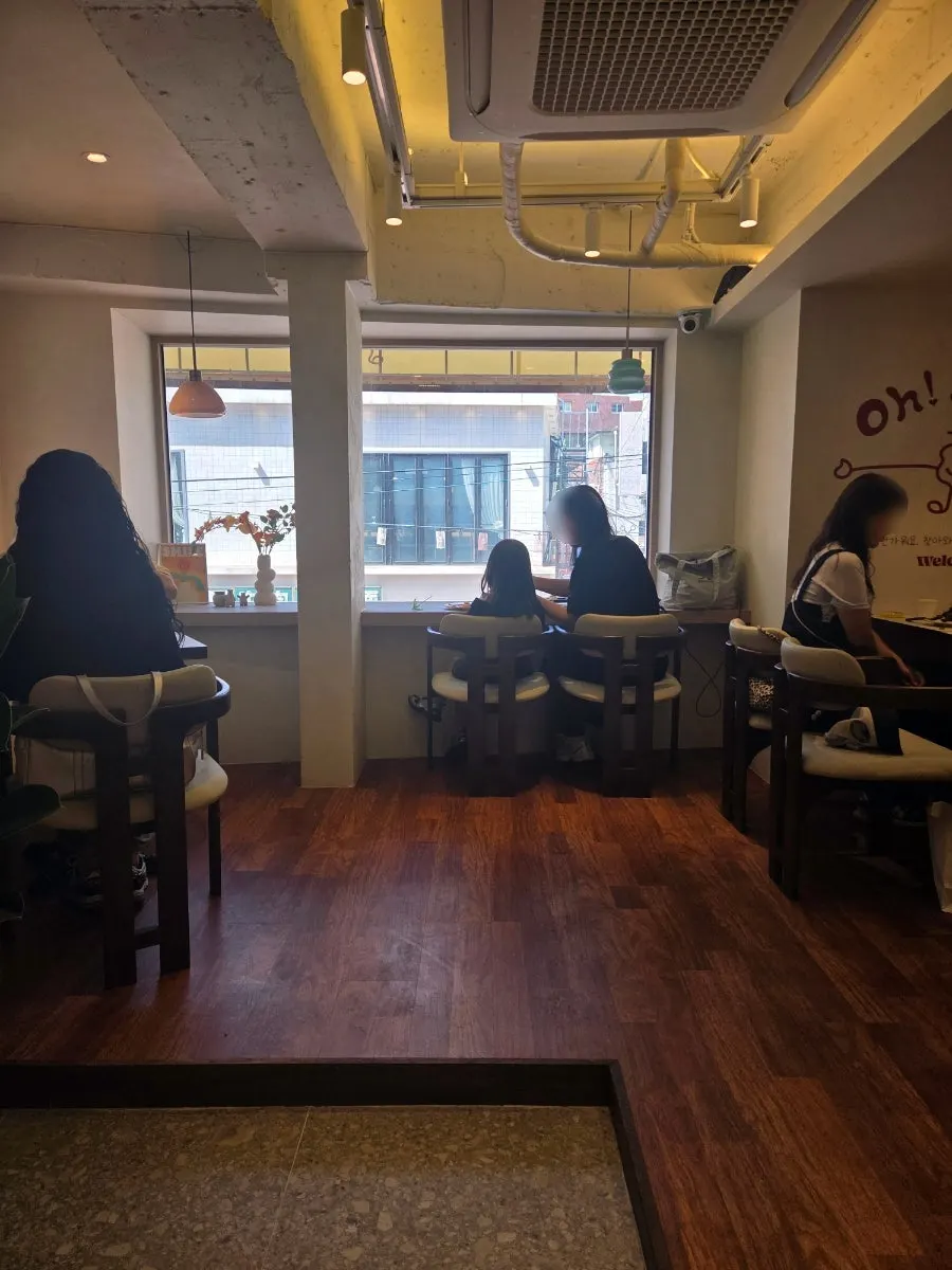 Seating area with family and couple tables