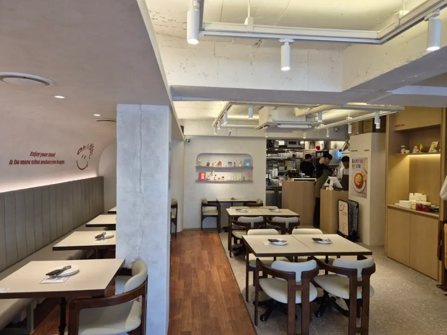 Dining hall at Omil Hyehwa Daehangno with cute decorations