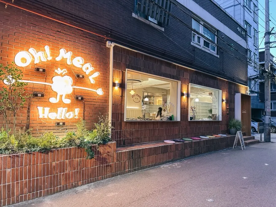 성수 골목에 자리한 오밀 성수 외관