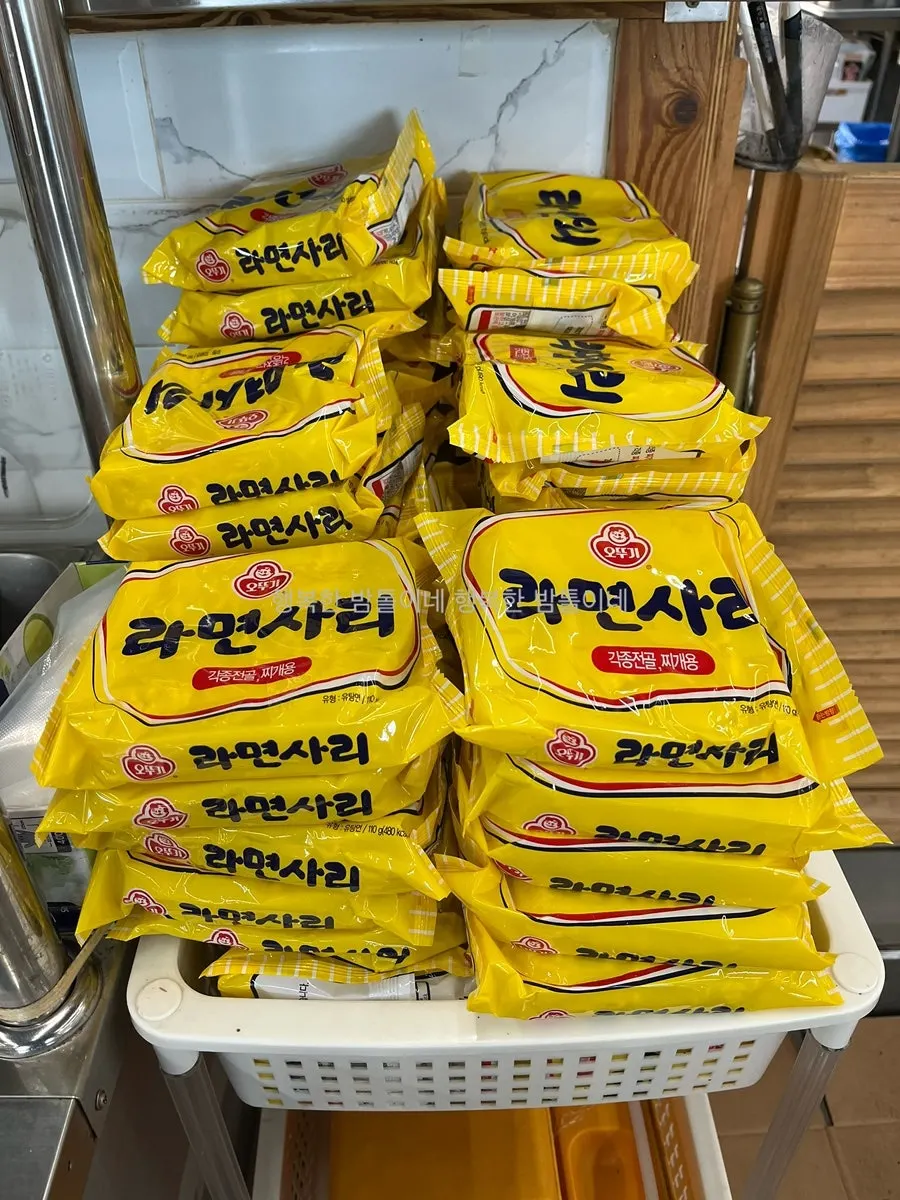 직접 뜯어 넣는 수제비 반죽
