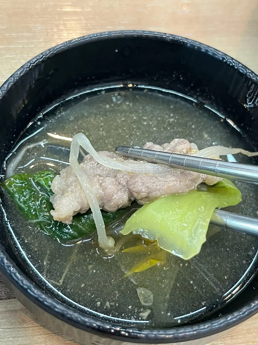 소스에 찍어 먹는 샤브 고기