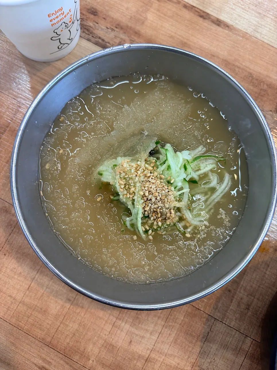 후식으로 나온 서비스 냉면 한 그릇