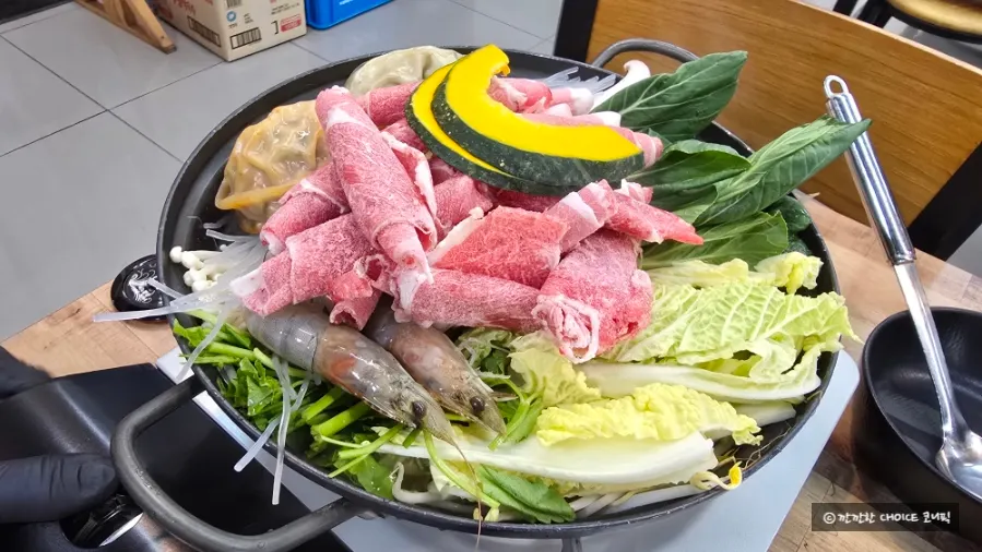 Cover image of Omi Omi Handmade Dumpling Hot Pot & Kudzu Naengmyeon Sono Bell Main Branch