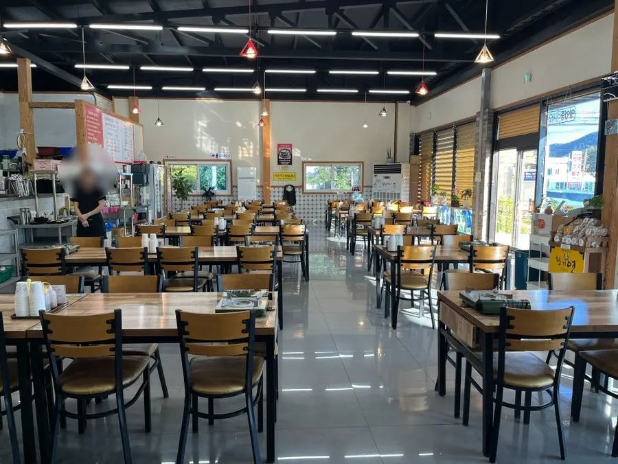 Interior of Omi Omi with 4-person tables