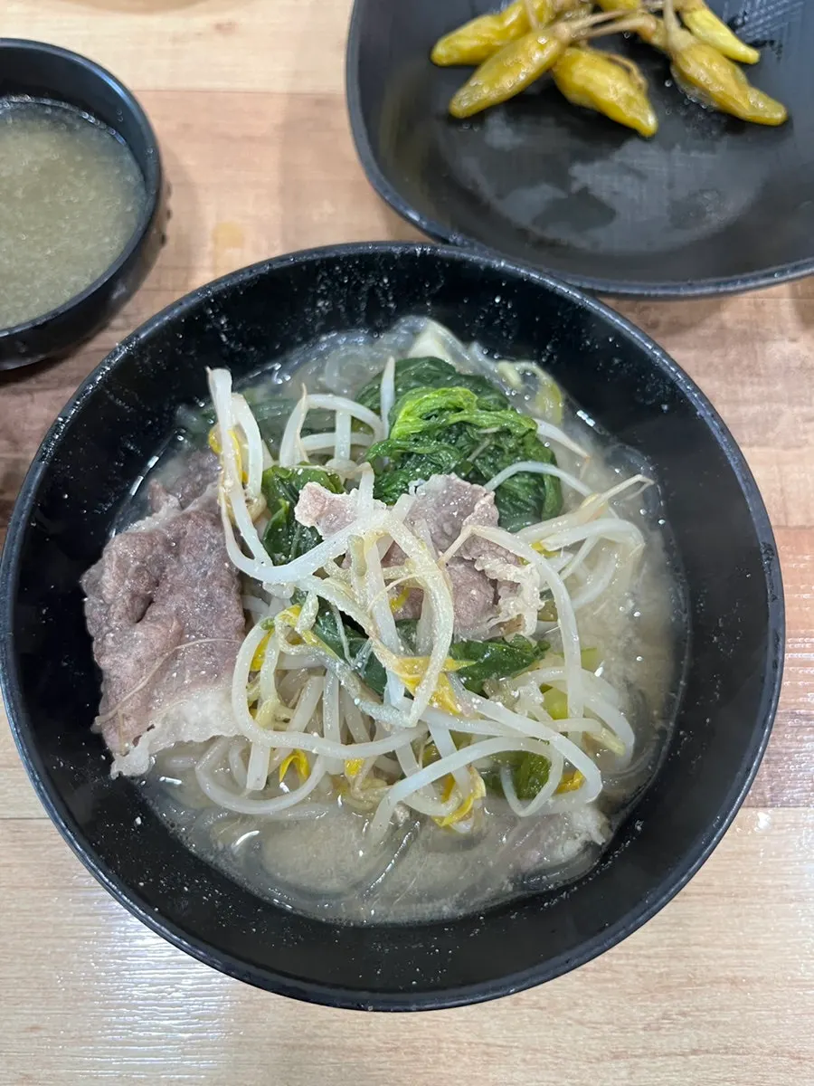 Meat and napa cabbage dipped in sesame sauce