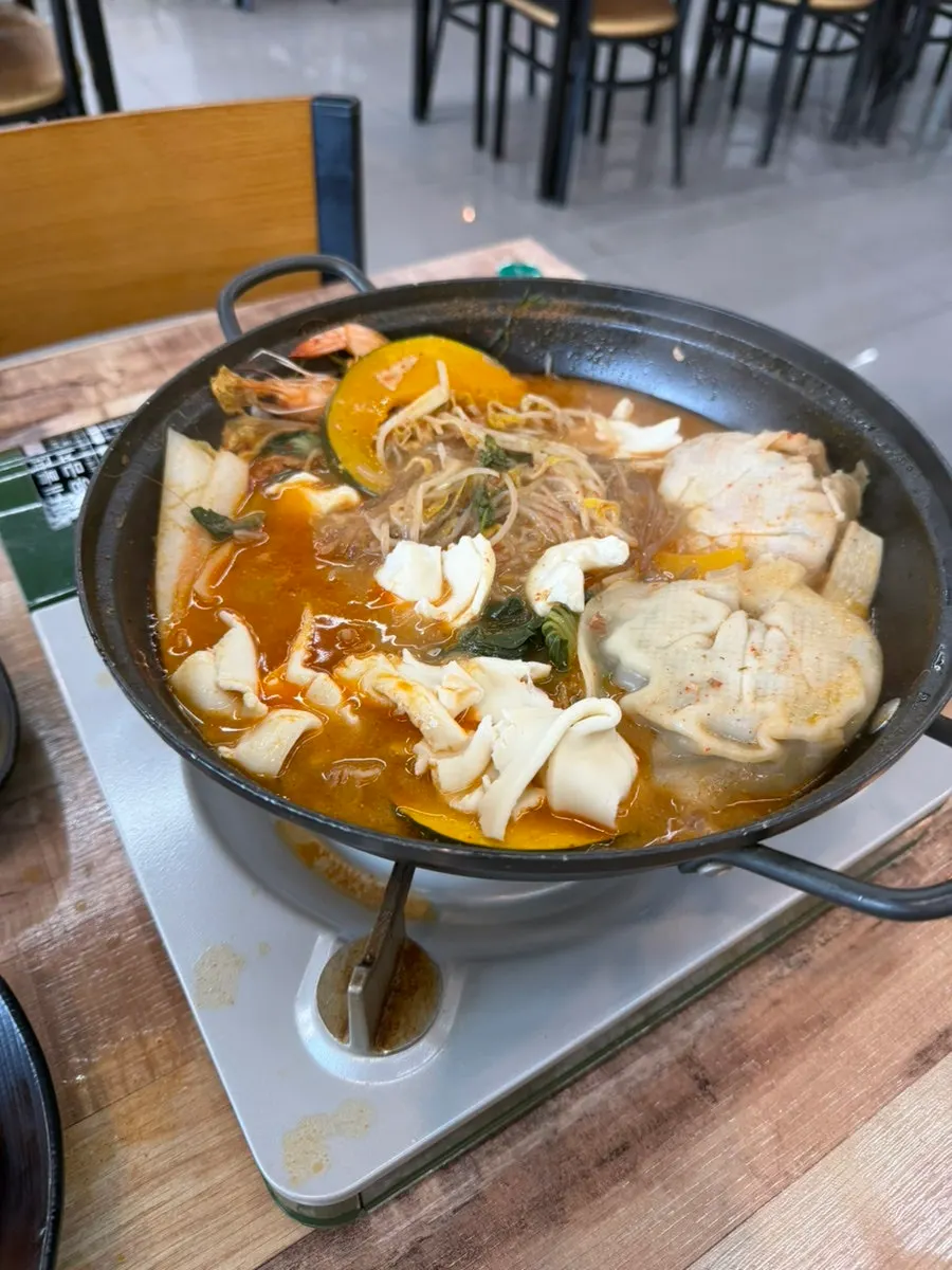 Sujebi dough added into the hot pot